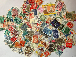 Balíček známek - mix svět - 380 ks